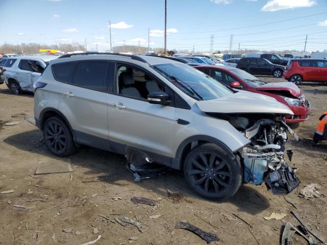  FORD ESCAPE 2017 Золотой