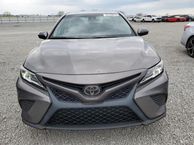  TOYOTA CAMRY 2018 Серый
