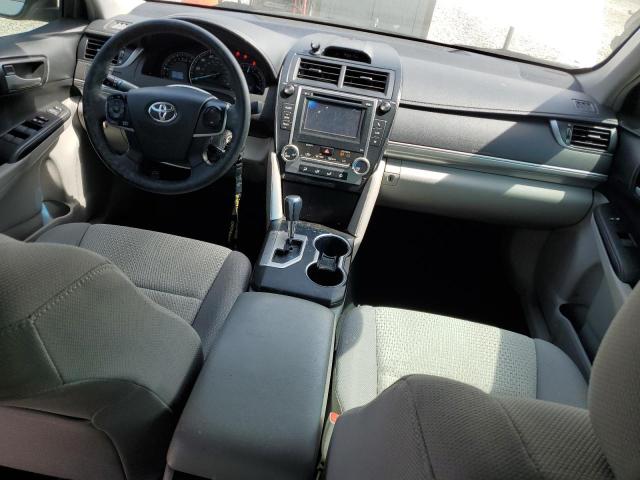 Sedans TOYOTA CAMRY 2013 Srebrny