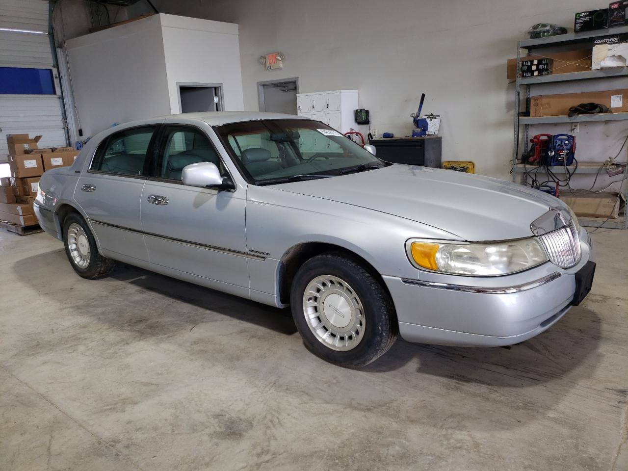 2002 Lincoln Town Car at PA - Chambersburg: 1LNHM81W32Y