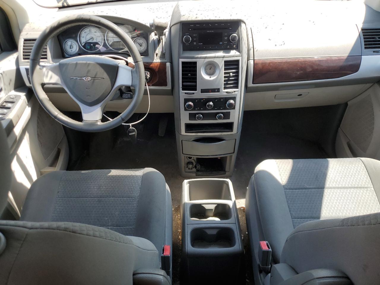 2010 Chrysler Town & Country Touring VIN: 2A4RR5D18AR257163 Lot: 94900375