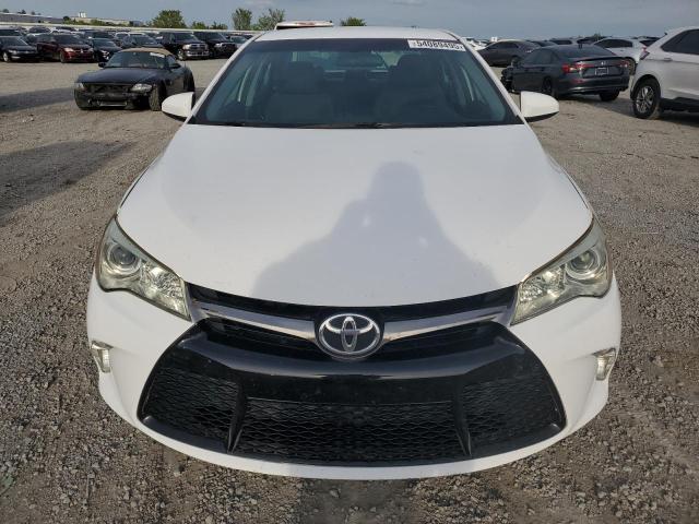 Седани TOYOTA CAMRY 2015 Білий