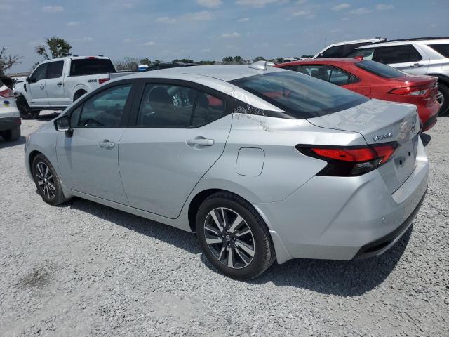  NISSAN VERSA 2022 Серебристый