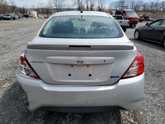 Sedans NISSAN VERSA 2016 Silver