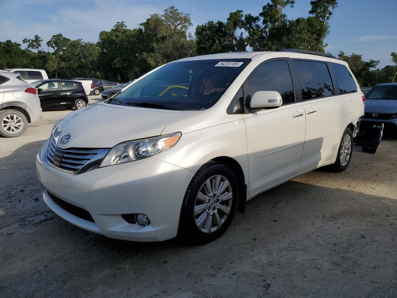 2013 Toyota Sienna Xle for Sale in Ocala, FL - Rear End