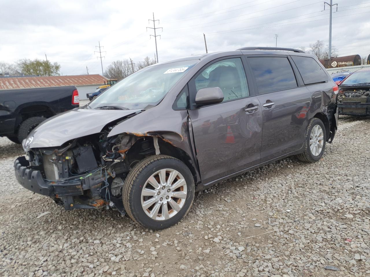 Columbus, OH에서 판매 중인 2011 Toyota Sienna Xle - Front End