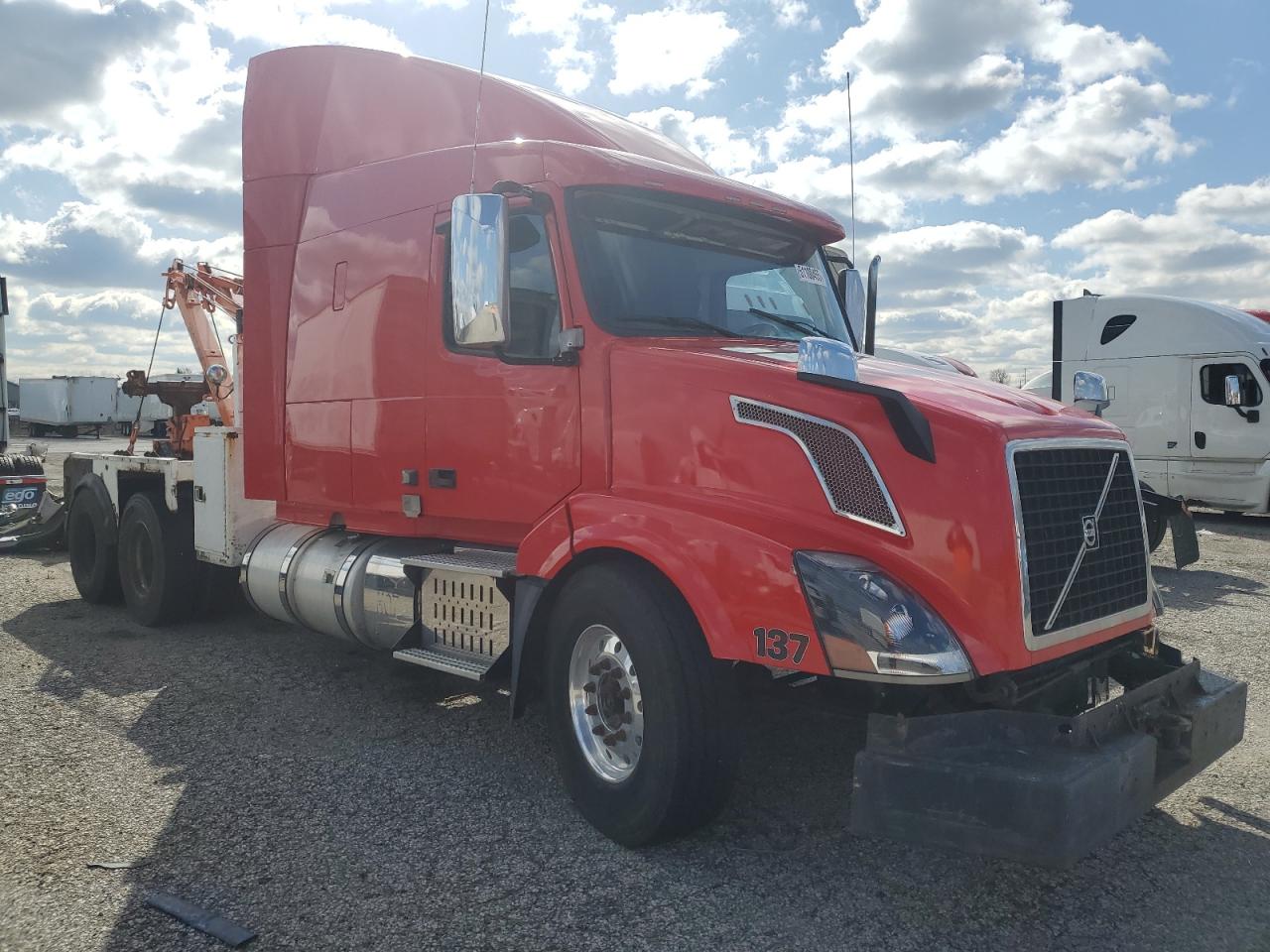 2016 Volvo Vnl Tow Truck for Sale in Dyer, IN - Minor Dent/Scratches