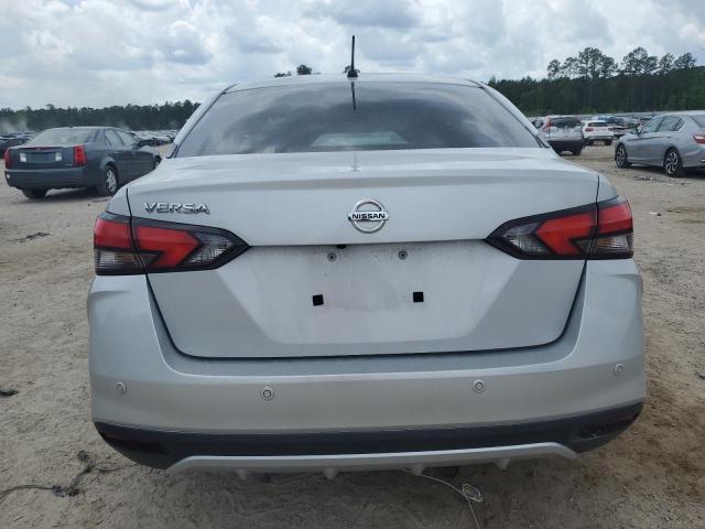 NISSAN VERSA 2020 Srebrny