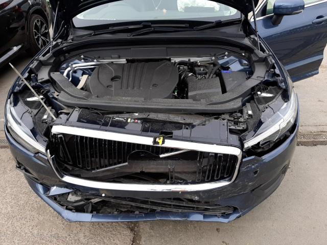 2021 VOLVO XC60 MOMEN