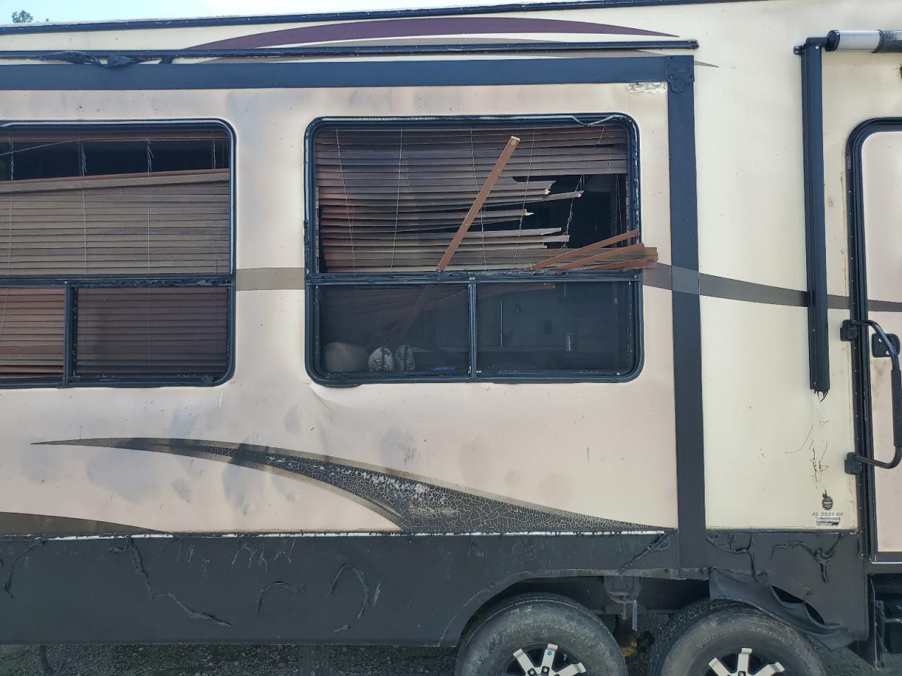 2015 Keystone Challenger Alpine VIN: 4YDF35324FE780833 Lot: 53799725