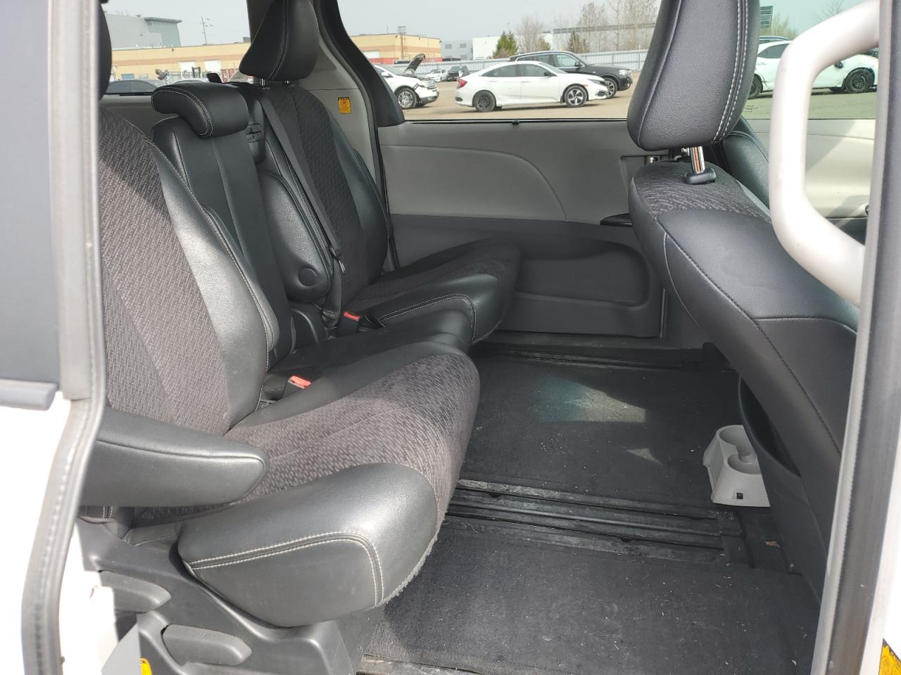 2011 Toyota Sienna Sport VIN: 5TDXK3DC5BS030822 Lot: 52700885