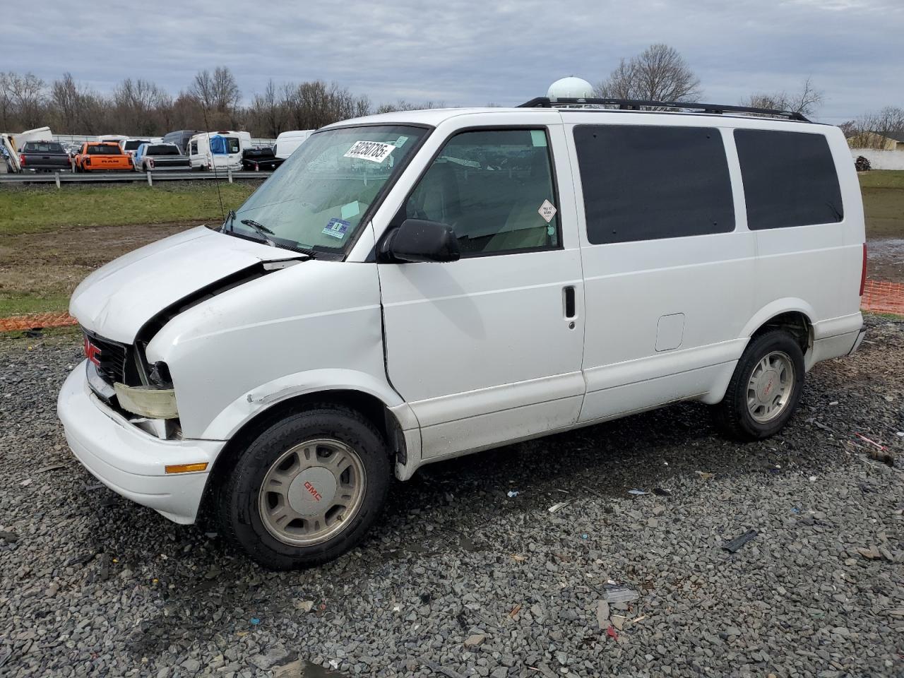 2005 Gmc Safari Xt for Sale in Hillsborough, NJ - Front End