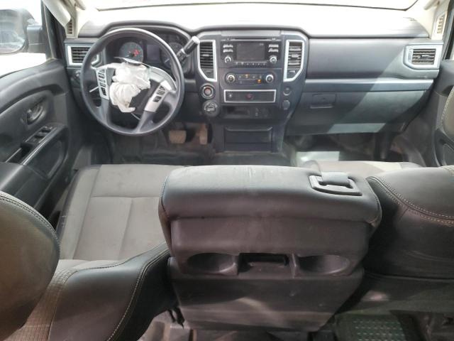  NISSAN TITAN 2018 Красный