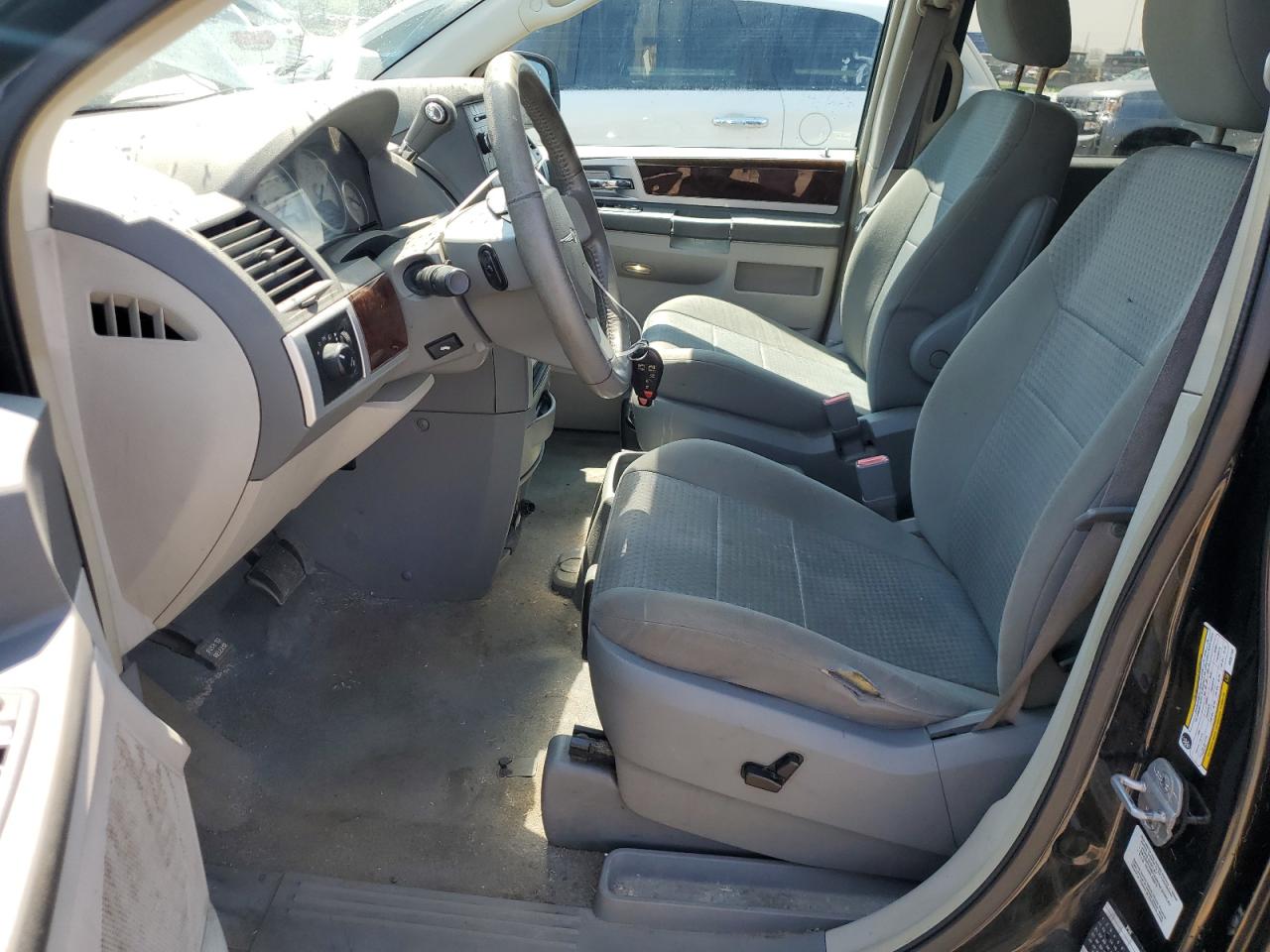 2010 Chrysler Town & Country Touring VIN: 2A4RR5D18AR257163 Lot: 94900375