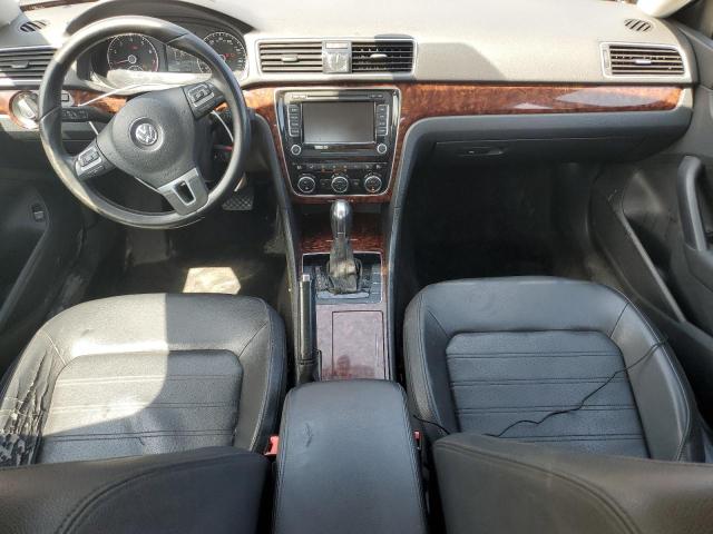  VOLKSWAGEN PASSAT 2012 Красный