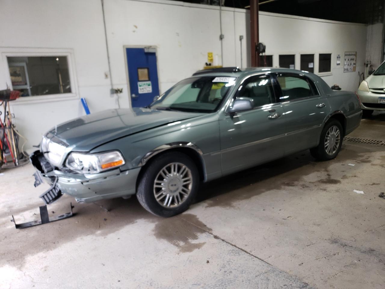 2006 Lincoln Town Car Signature Limited na sprzedaż w Blaine, MN - Front End