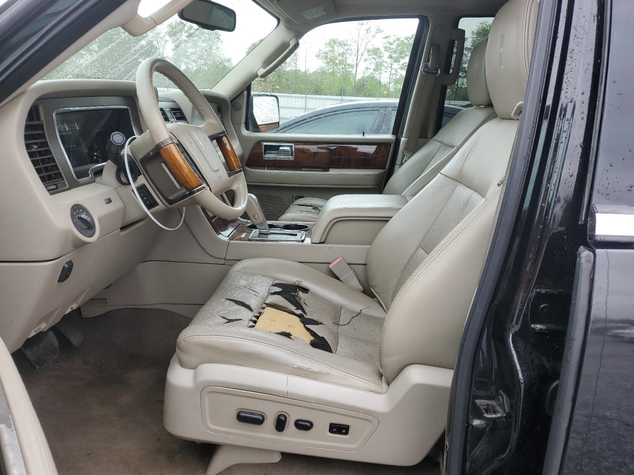 2011 Lincoln Navigator VIN: 5LMJJ2J5XBEJ04548 Lot: 52440525