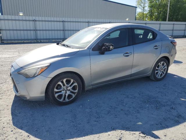  TOYOTA SCION 2016 Srebrny