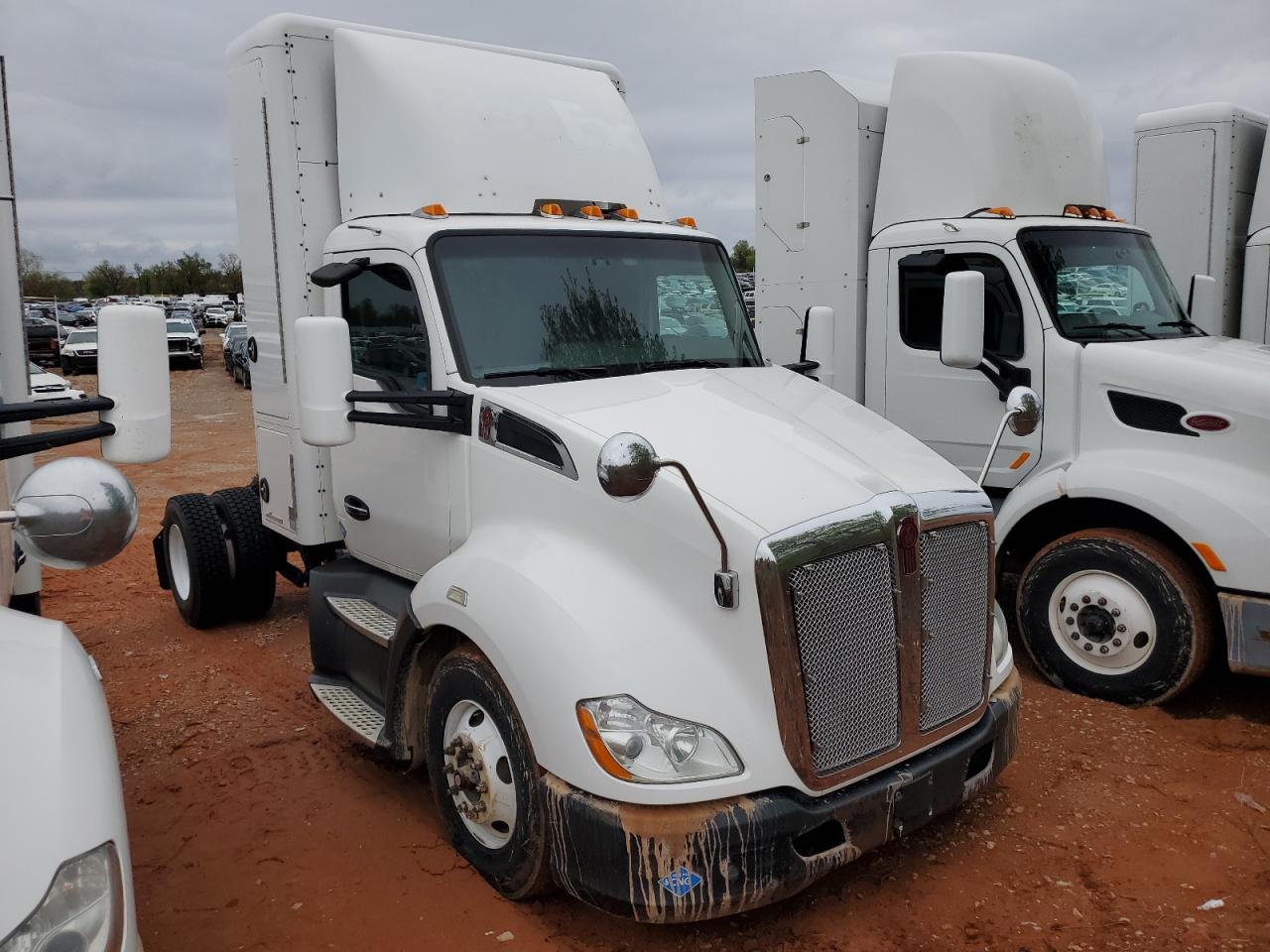 2017 Kenworth T680 Semi Truck for Sale in Oklahoma City, OK - Minor Dent/Scratches