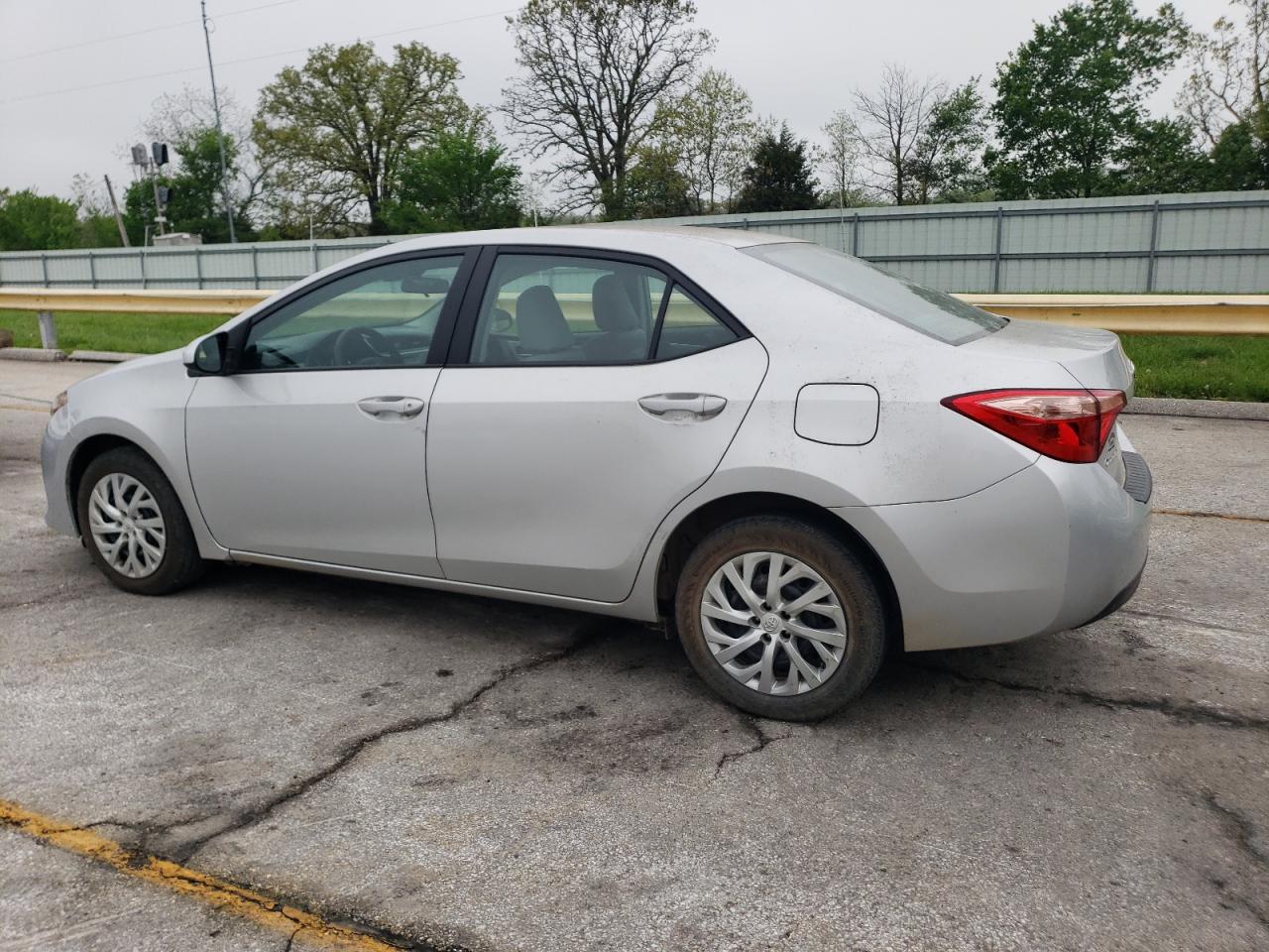2018 Toyota Corolla L VIN: 5YFBURHE8JP793394 Lot: 91880695