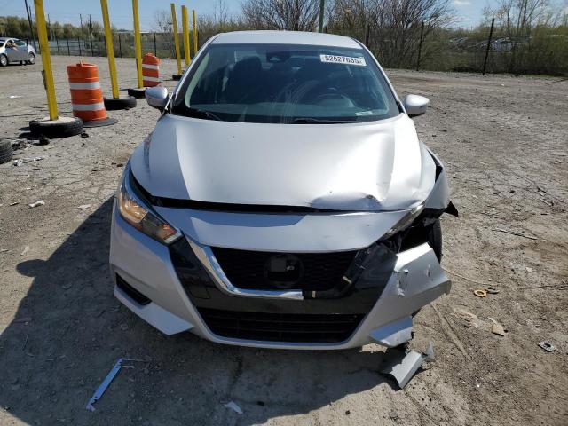  NISSAN VERSA 2021 Srebrny