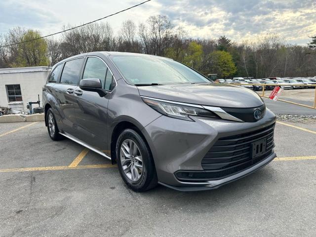 2022 TOYOTA SIENNA LE
