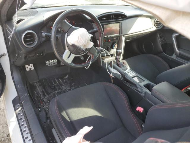  TOYOTA SCION 2015 Белы