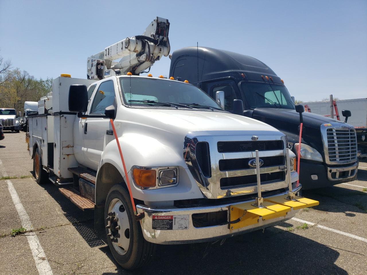 Woodhaven, MI에서 판매 중인 2011 Ford F650 Super Duty - Normal Wear