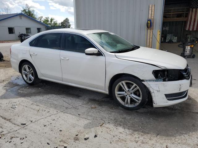 Sedans VOLKSWAGEN PASSAT 2014 Biały