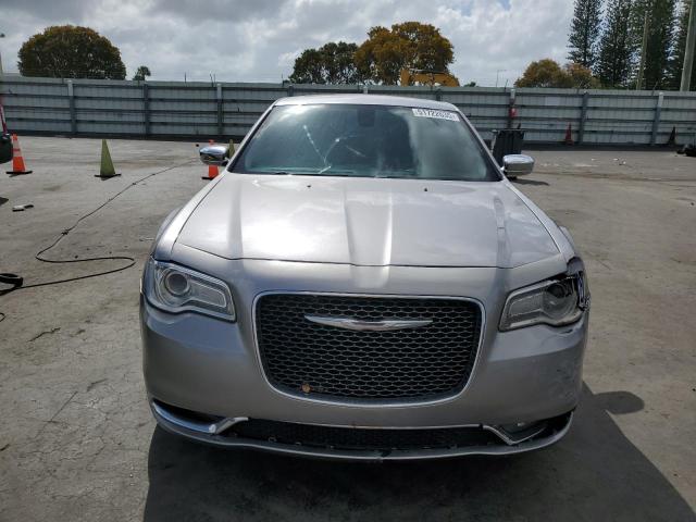 Sedans CHRYSLER 300 2016 Srebrny