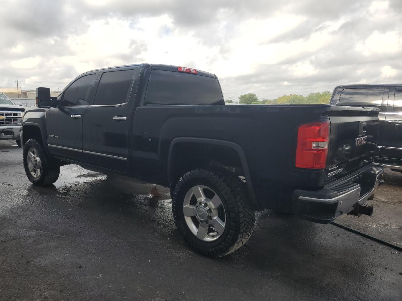 2016 GMC Sierra - Image 2