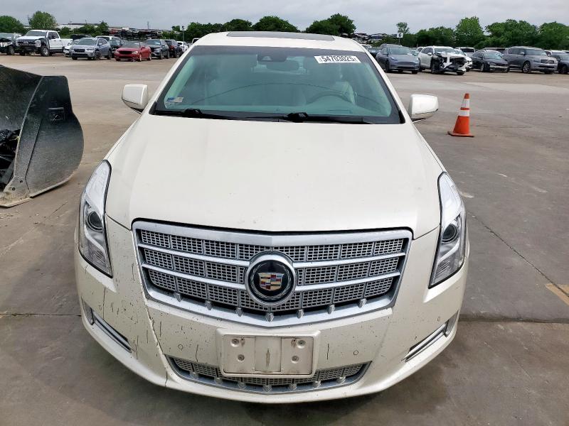  CADILLAC XTS 2013 White