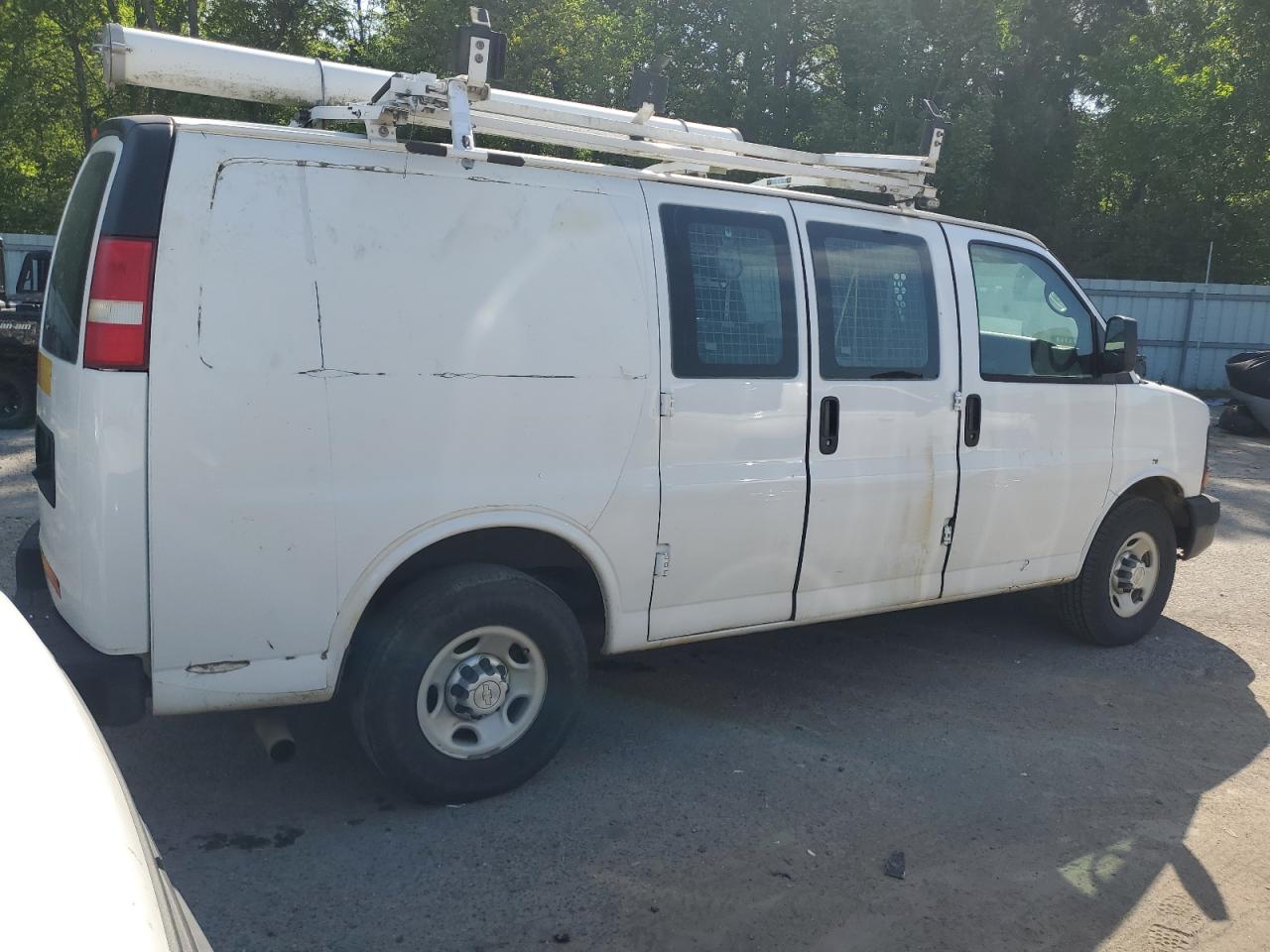 2013 Chevrolet Express - Image 3