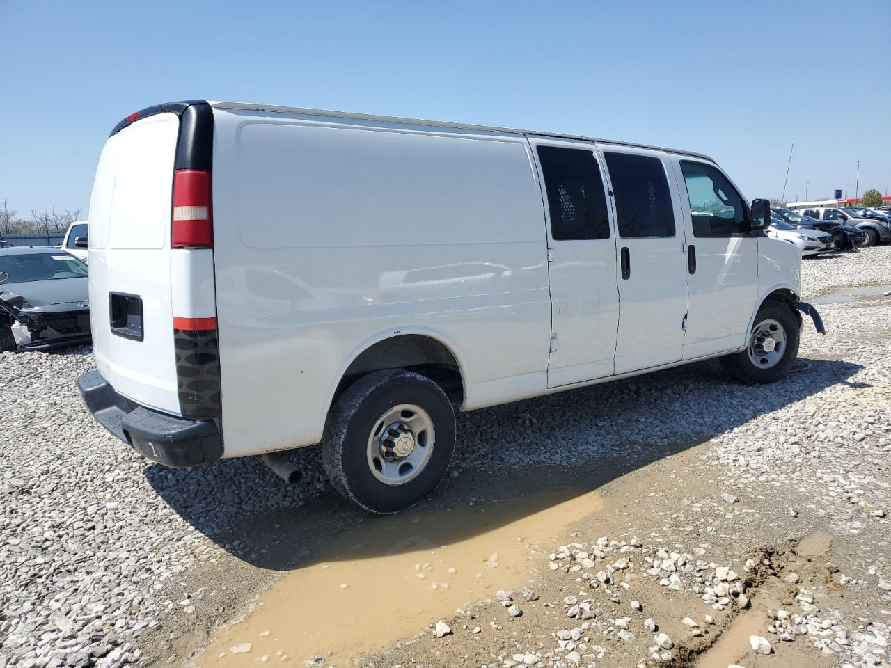 2017 GMC Savana - Image 3