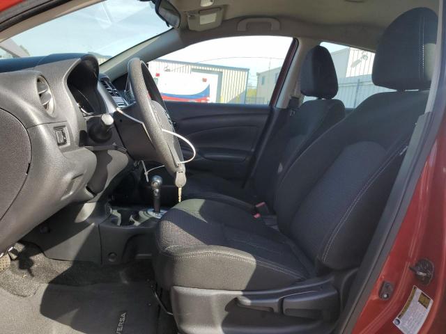  NISSAN VERSA 2018 Czerwony
