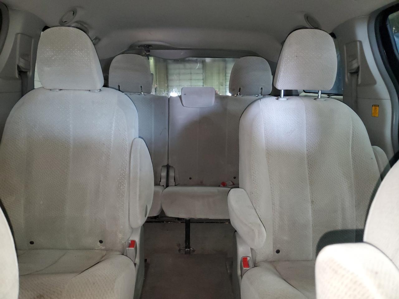 5TDJK3DCXBS026450 2011 Toyota Sienna Le