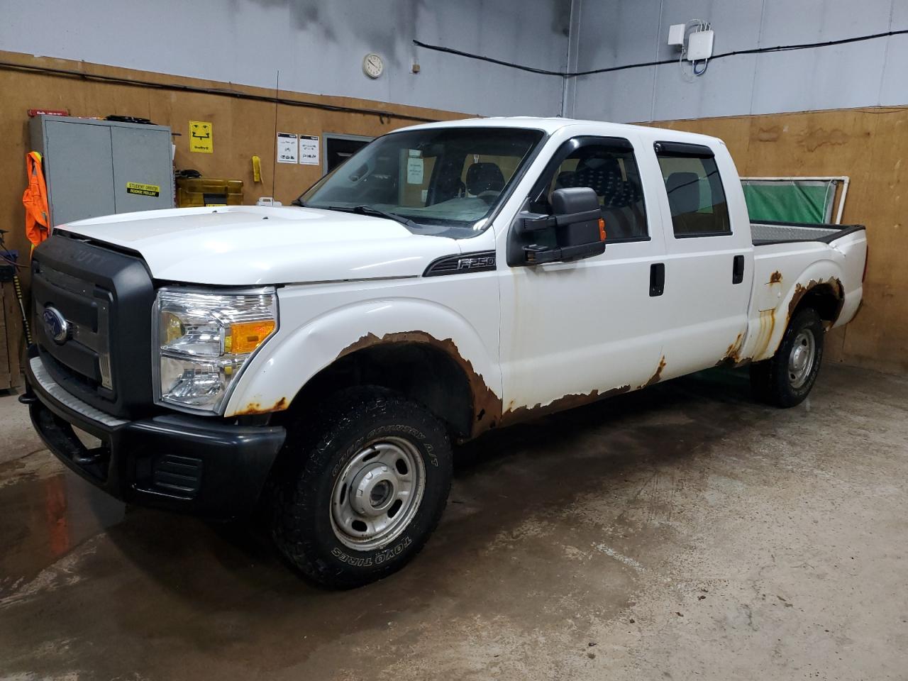2011 Ford F250 Super Duty zu verkaufen in Kincheloe, MI - Rear End
