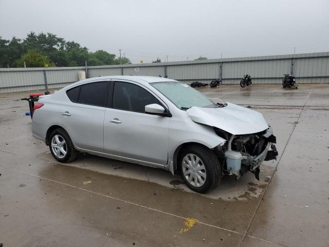  NISSAN VERSA 2015 Srebrny