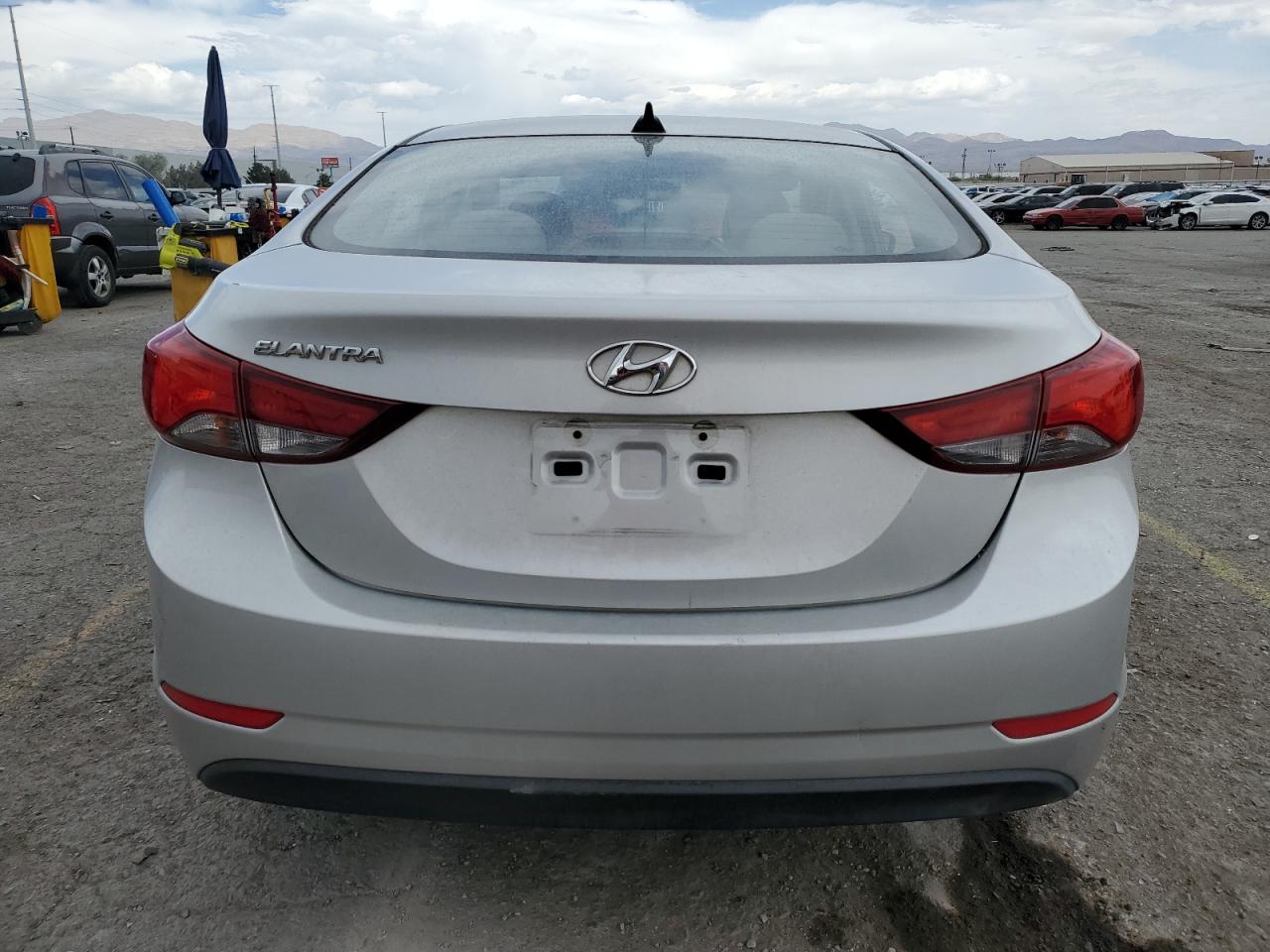 5NPDH4AE6GH733081 2016 Hyundai Elantra Se