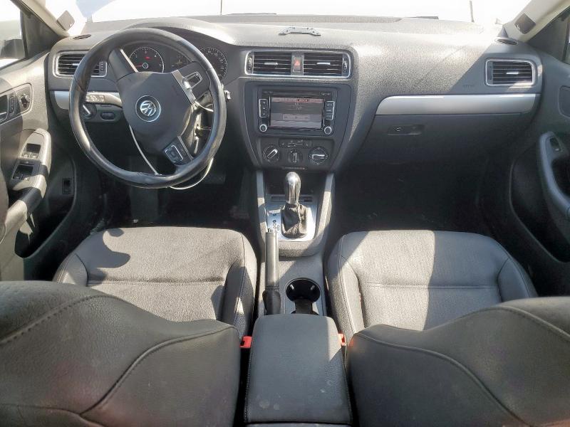 VOLKSWAGEN JETTA 2012 Srebrny
