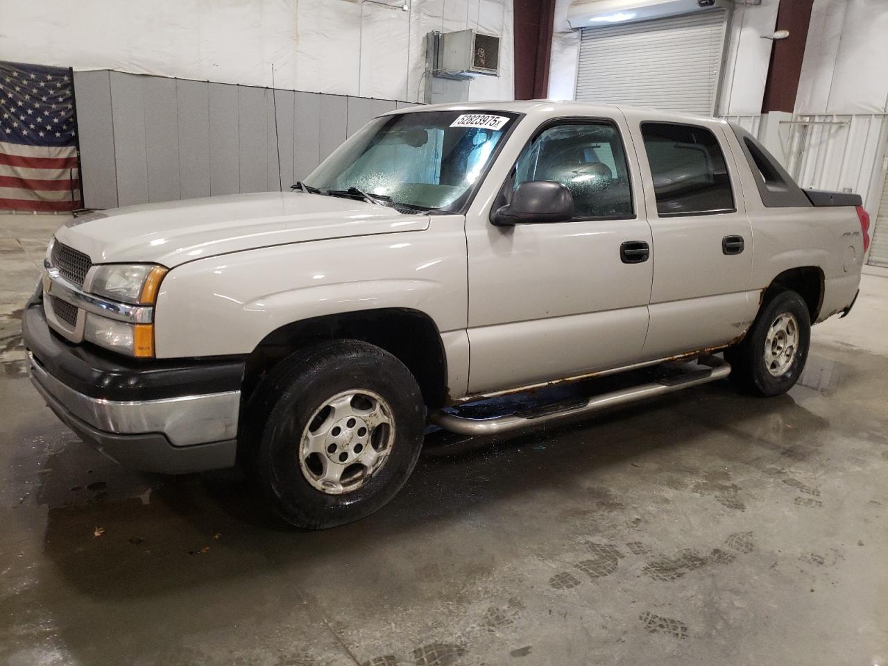 2004 Chevrolet Avalanche K1500 for Sale in Avon, MN - Side