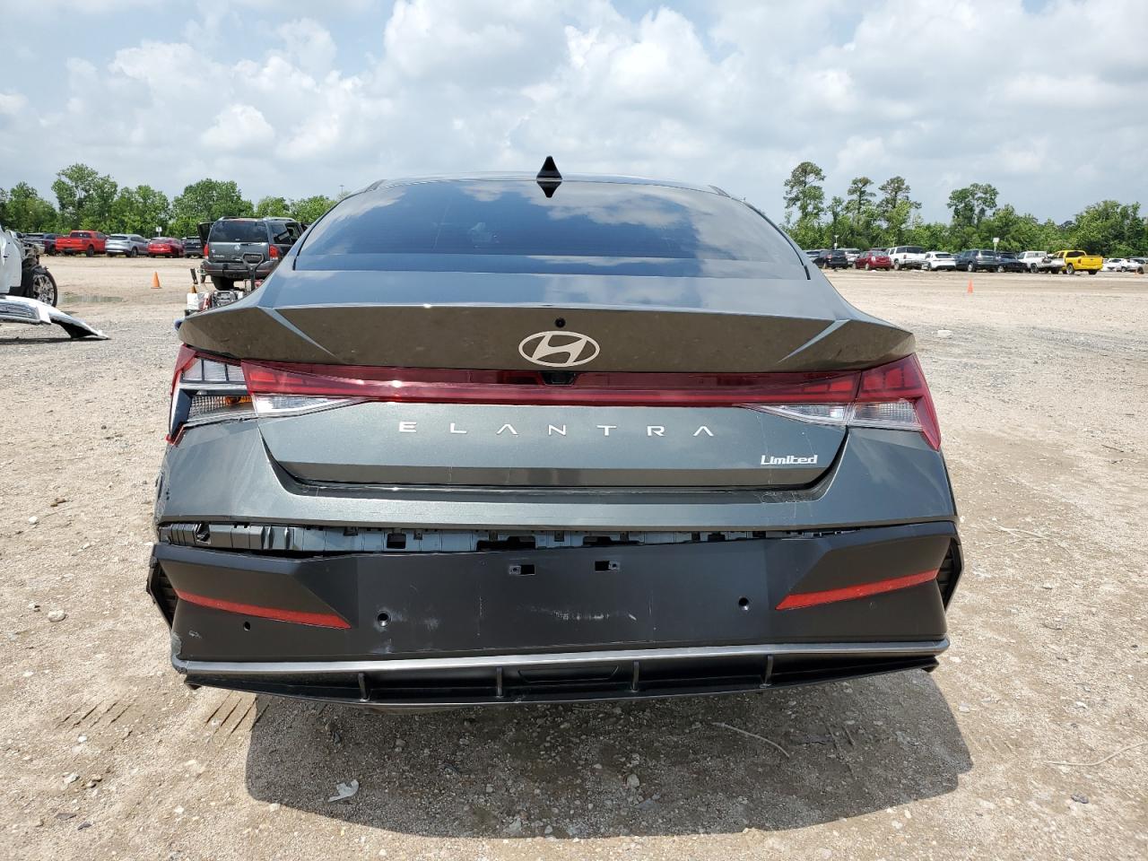 2024 Hyundai Elantra - Image 6