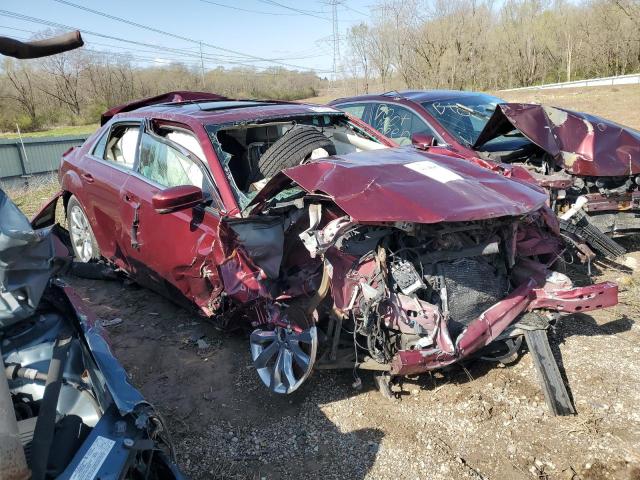  CHRYSLER 300 2017 Красный