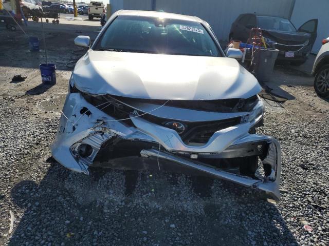  TOYOTA CAMRY 2018 Srebrny