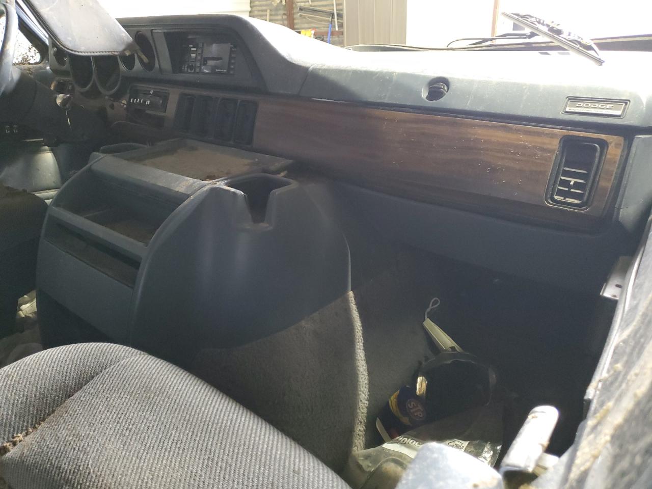 DODGE B SERIES 1990 2B7KB31Z5LK765354 Photo 8