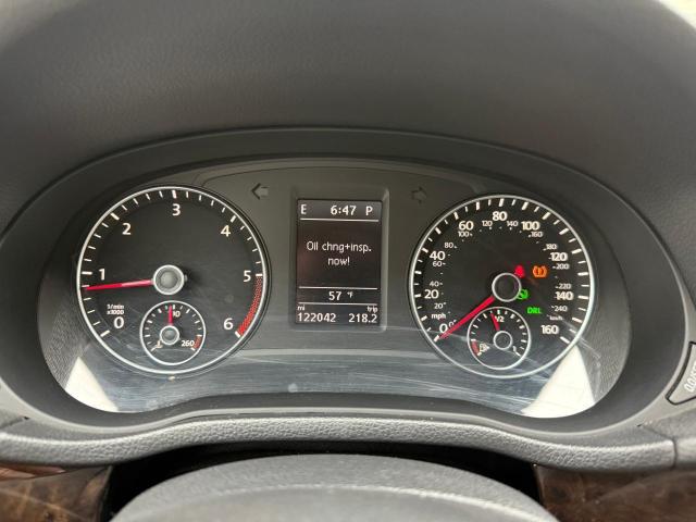 Седаны VOLKSWAGEN PASSAT 2014 Серебристый