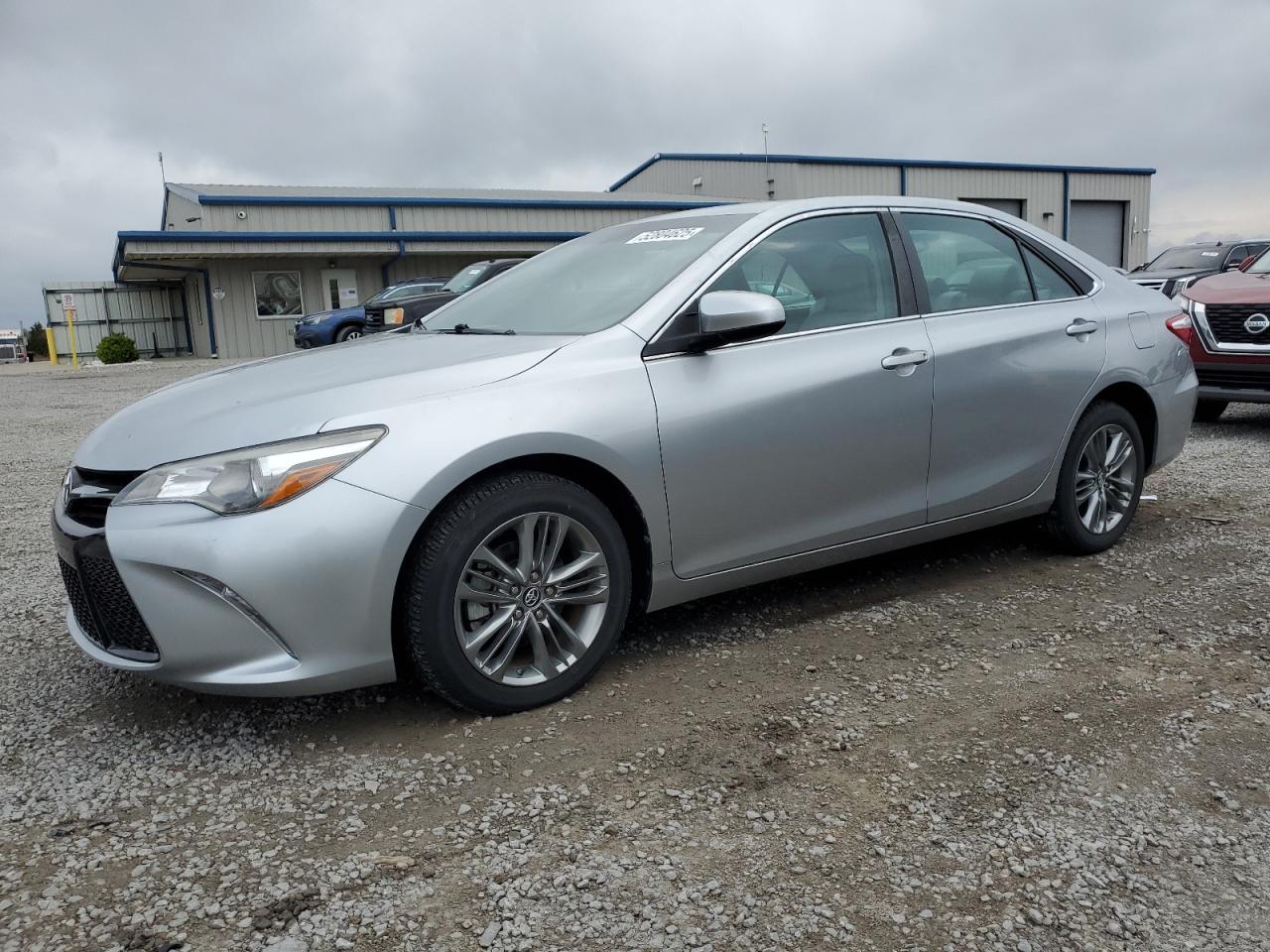2017 Toyota Camry Le продається в Earlington, KY - Hail