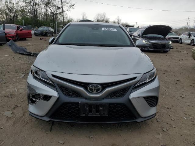  TOYOTA CAMRY 2018 Srebrny