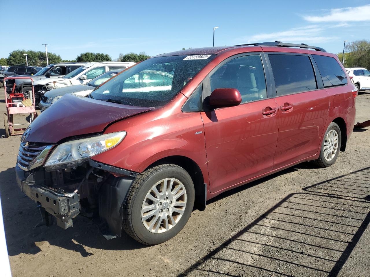 2016 Toyota Sienna Le for Sale in East Granby, CT - Front End
