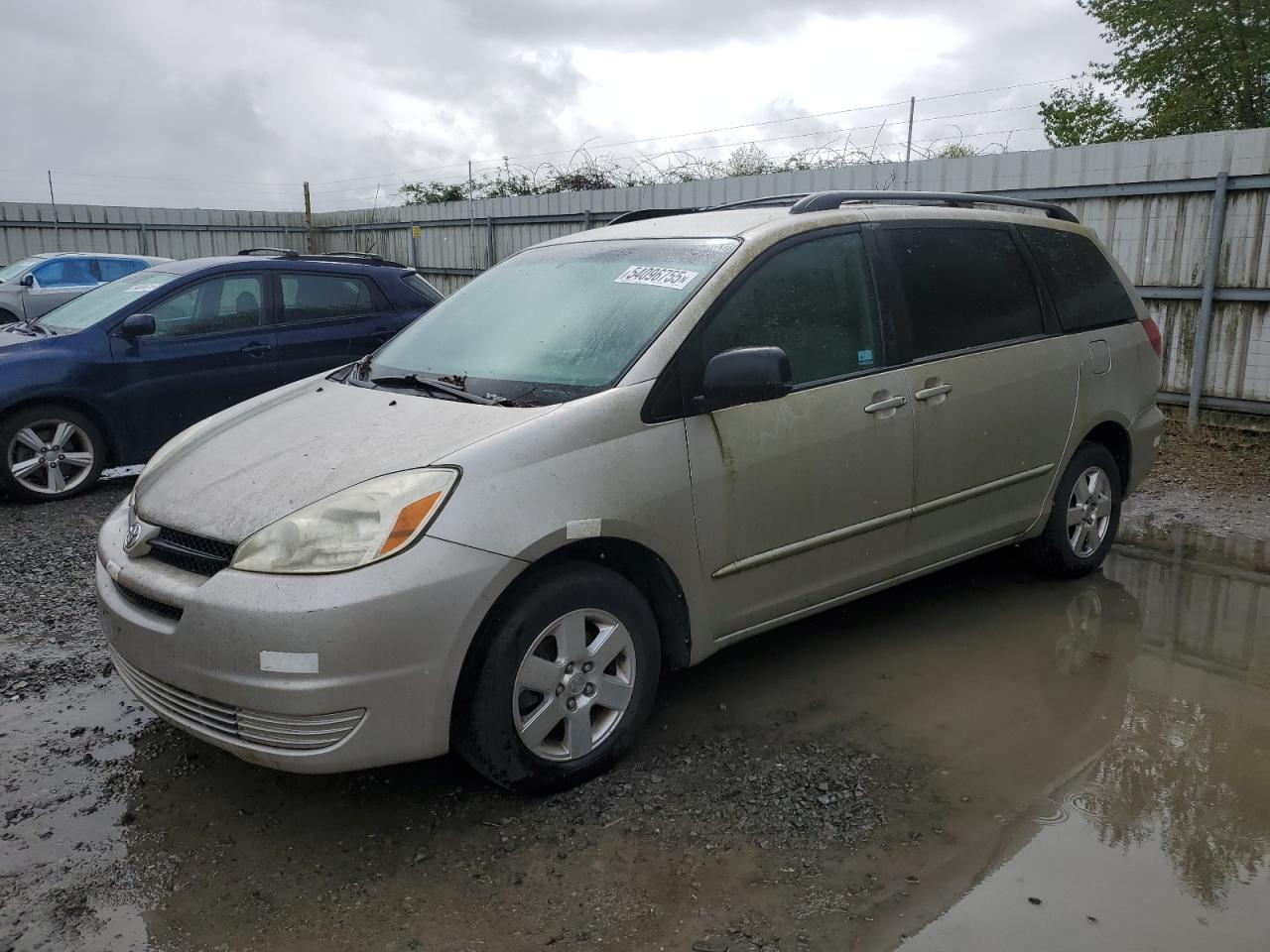 2004 Toyota Sienna Ce for Sale in Arlington, WA - Front End